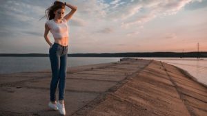 香港取消维港跨年烟花汇演：防疫优先下的城市节日新选择