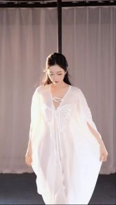 陈雨菲完胜罗盛萱晋级，展现国羽女单统治力